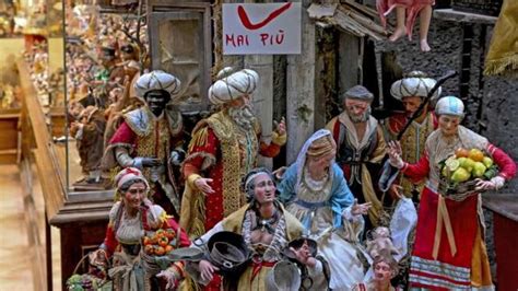 Fotogallery Napoli A San Gregorio Armeno Graffi Rossi Sui Volti