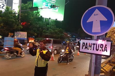 Pemudik Bermotor Mulai Ramai Di Jalur Kalimalang Bekasi Antara News