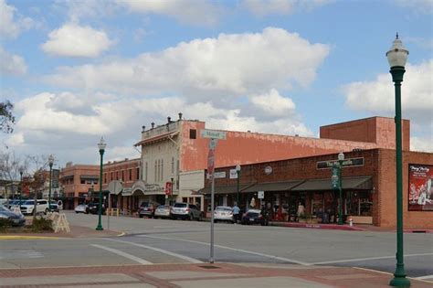 Main Street In Conroe Tx Texas Travel Conroe Texas Towns