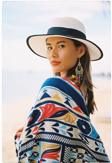 Cao Thiên Trang tự tin bán nude táo bạo khoe vòng lấp ló