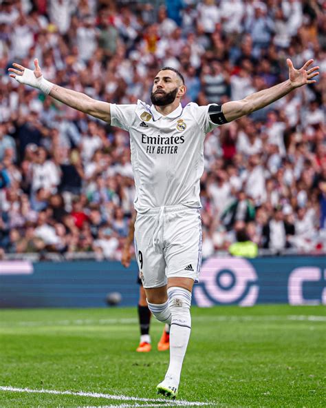 Se Va Karim Benzema Por La Puerta Grande En Hombros Y Con Aplausos