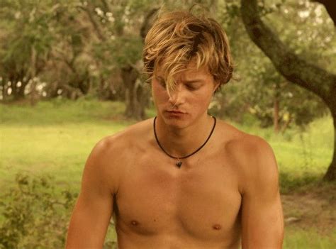 Pin by 𝐠𝐢𝐟 𝐡𝐞𝐥𝐩 on ﾟ jj maybank Outer banks Pankow Hot actors