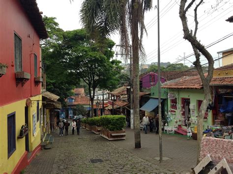 Embu das Artes galeria a céu aberto na Grande SP