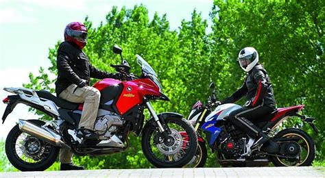 Dwie Hondy Naked Czy Turystyczny Enduro Wiat Motocykli