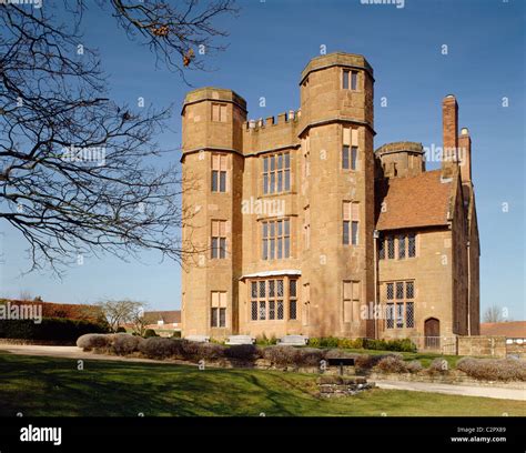 Kenilworth Castle Leicesters Gatehouse From The South East Stock