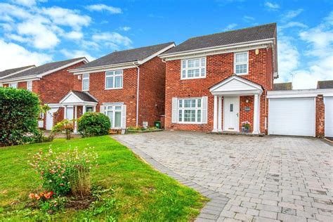 Dunton Road Steeple View 4 Bed Detached House For Sale £550 000