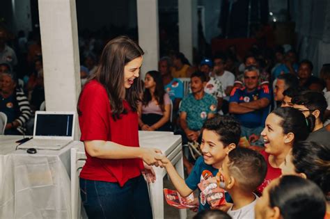 Maria Arraes se reúne moradores do Ibura e destaca importância de