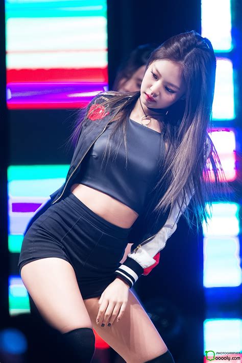 7 Pictures Of Blackpink Jennie’s Sexy New Stage Outfit — Koreaboo