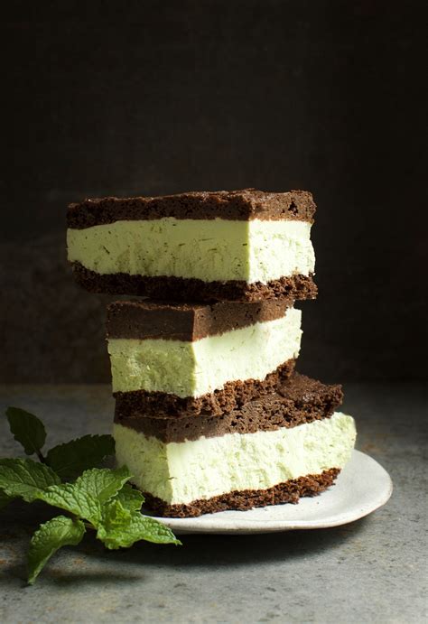 Low-Carb Peppermint Ice-Cream Sandwiches - Simply So Healthy