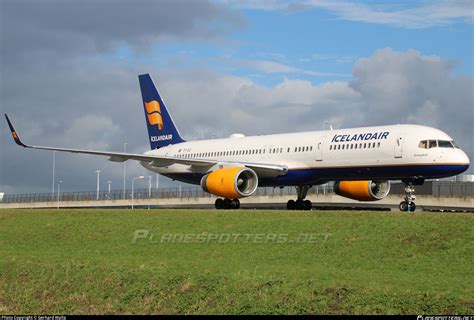 TF ISZ Icelandair Boeing 757 223 WL Photo By Gerhard Walla ID