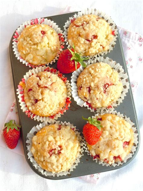 Muffins Fraises Rhubarbe Croustillants La Gourmandise Selon Angie