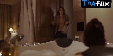 Aleksandra Pisula Lesbian Scene In Moj Agent Tnaflix