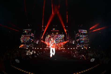 Sao nam hot bậc nhất Anh trai say hi bắn rap cưa đổ hàng nghìn sinh viên Cần Thơ khuấy đảo