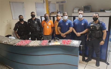 Operação apreende drogas dinheiro munição e arma em Vassouras