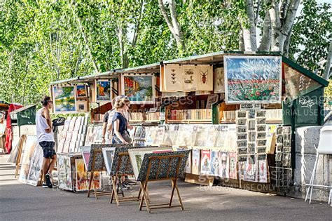 Les Bouquinistes Of Paris The Famous Outdoor Booksellers 1806833466