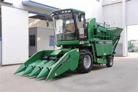 Changfa Full Feed Self Propelled Grain Combine Wheeled Harvester CF904b