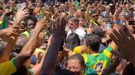 Bolsonaro visita a região dos Lagos no Rio Nos braços do povo