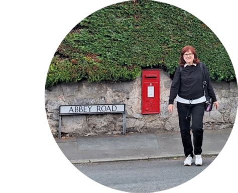 Mládí je sex drogy a rokenrol Divadlo EXIL jiné divadlo