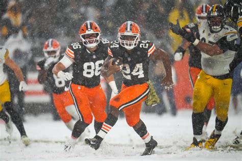 Browns Stun Steelers 24 19 In Heavy Snow