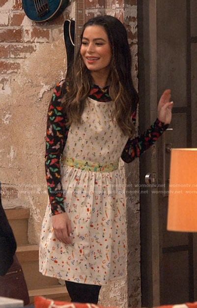 Wornontv Carly’s Floral Apron On Icarly Miranda Cosgrove Clothes And Wardrobe From Tv