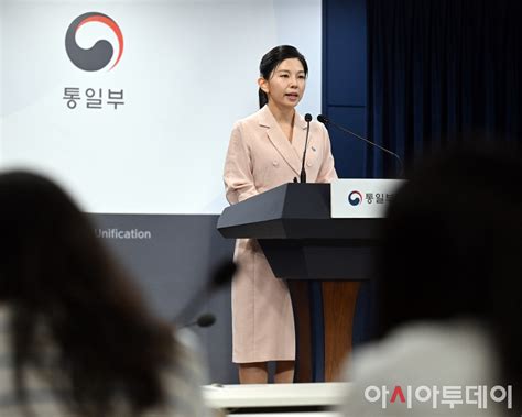 카메라에 담긴 북한 풍경 포토 북한이탈주민 관련 발언하는 김 부대변인 Zum 뉴스