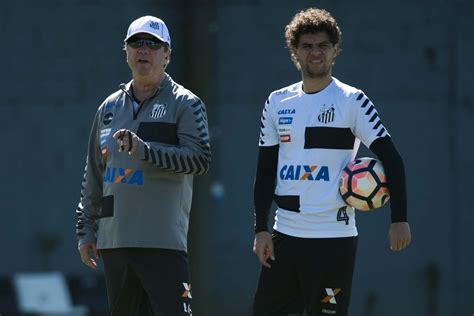 Ferraz Treina Separado Mas Deve Voltar A Ser Relacionado No Santos