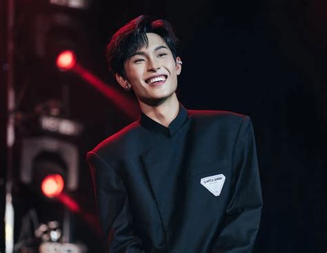 Wren Evans nam ca sĩ sinh năm bị hot girl tung ảnh thân mật lúc nửa đêm là ai Sao việt