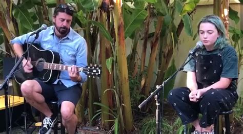 Watch Dave Grohl And His Daughter Play A Backyard Concert For Charity