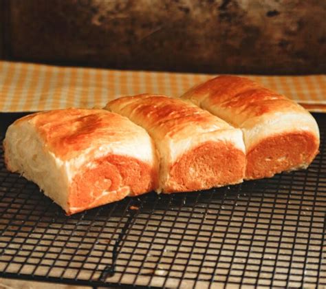 SOFT AND EASY MILK BREAD LOAF/ The Skinny Pot