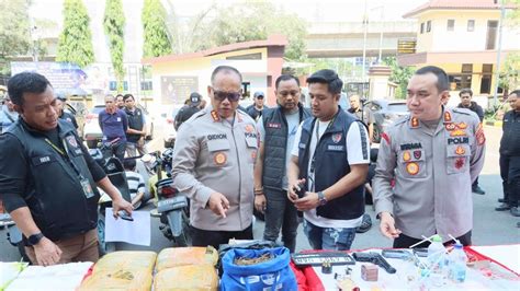 Polisi Kembali Gerebek Kampung Bahari Amankan 34 Orang Dan Sita 1 6 Kg