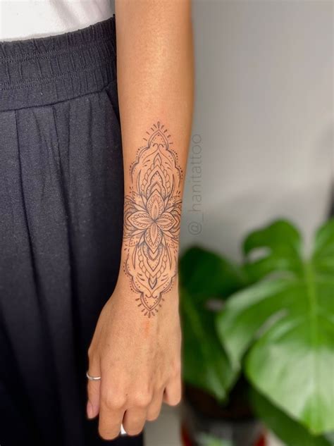 Ornamentais Tatuagem In 2024 Wrist Tattoos Feminine Tattoos Tattoo