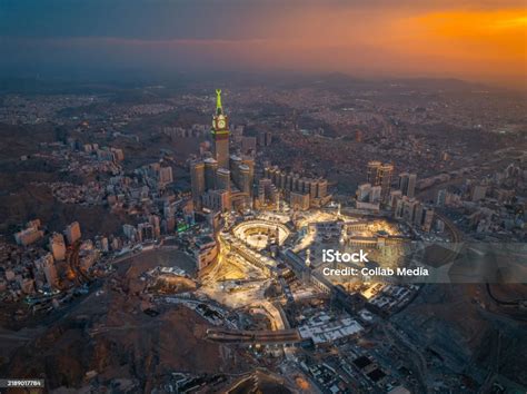 night aerial  meccas grand mosque  abraj albait clock tower stock