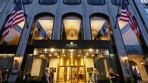 Park Lane Hotel Draws No Bids Near 1 Billion Price The New York Times