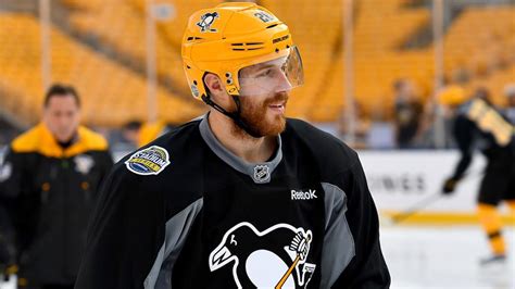 Ian Cole Ohverdas Penguinsi Esimese Võidu Nimel ülemised Hambad Nhl