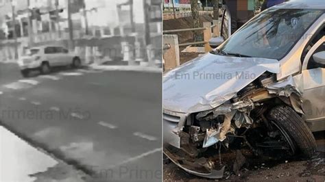 C Mera De Seguran A Registra Momento Em Que Carro Atinge Prote O De