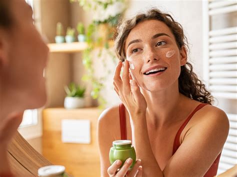 Night Skin Routine ग्लोइंग स्किन के लिए सोने से पहले जरूर करें ये 5 काम त्वचा रहेगी हेल्दी