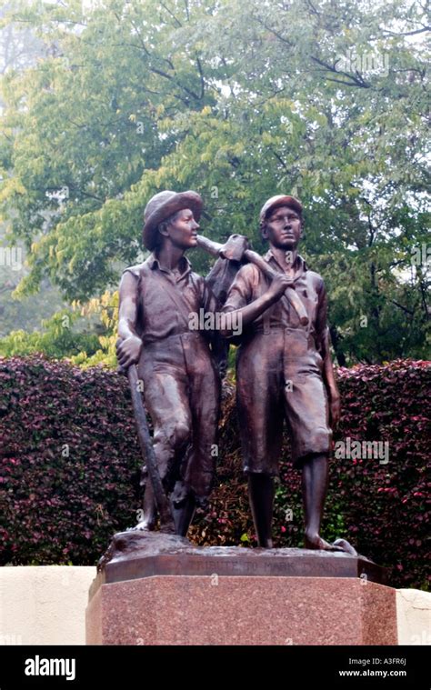 Tom Sawyer Huckleberry Finn Hi Res Stock Photography And Images Alamy