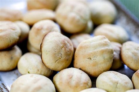 Aprenda a fazer petit fours para acompanhar o chá ou cafezinho Fotos