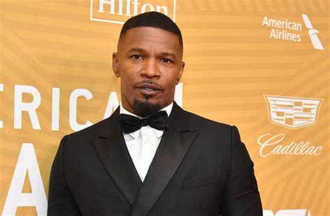 Jamie Foxx volta às redes sociais após internação e preocupa fãs