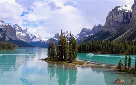 Maligne Lake & Spirit Island - Canada