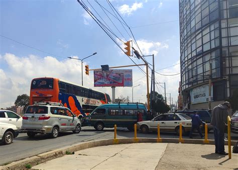 Alcaldía instala nuevos semáforos y pinta señalética para reforzar el