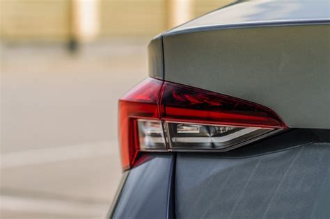 Luz Trasera Moderna De Un Coche Luz De Freno Y Flecha De Suv Grande