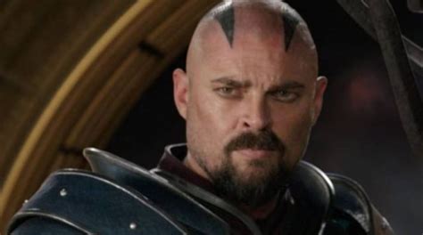 Just realized Executioner in Thor Ragnarok was played by Karl Urban 🤯 ...