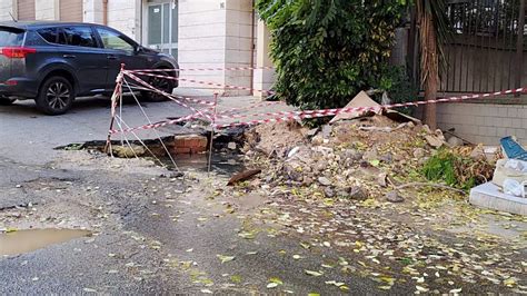 Reggio Calabria Perdita Di Acqua E Degrado In Via Margherita Hack FOTO