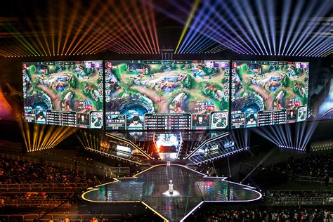 Inside the ‘World Cup of E-sports’ - Bloomberg