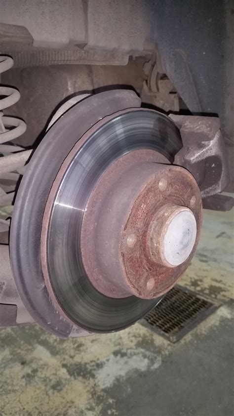 Поменял задние тормозные диски — Renault Megane III, 1,6 л, 2012 года ...