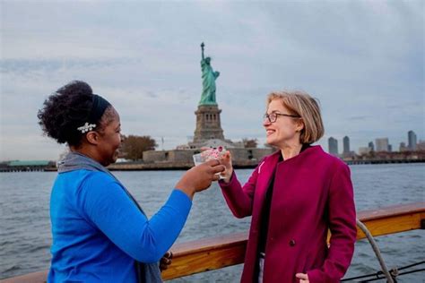 Manhattan Statue Og Skyline Cruise Ombord P En Luksusyacht Getyourguide