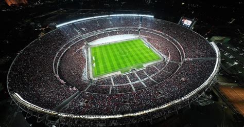 Muere Un Aficionado Del River Plate Al Saltar Al Vac O En Un Partido De