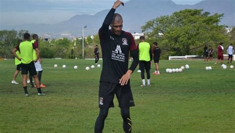 Que incómodo que un gay te acose en el baño Chatón