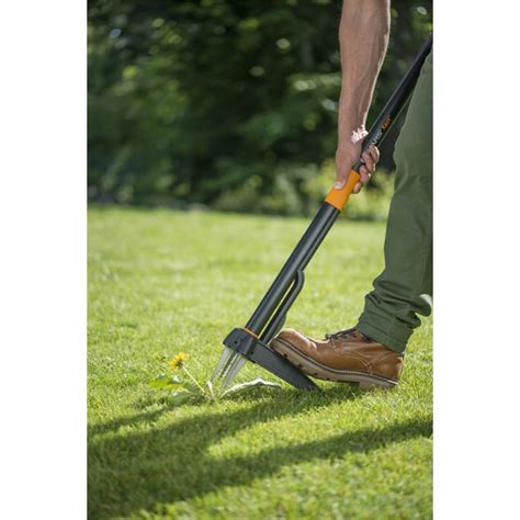 Fiskars 4 Prongs Xact Weed Puller - Bunnings Australia